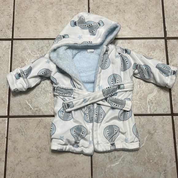 Adorable warm and cozy robe 12+months - Picture 2 of 4